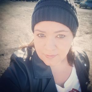 Meet your Posher, Yoli